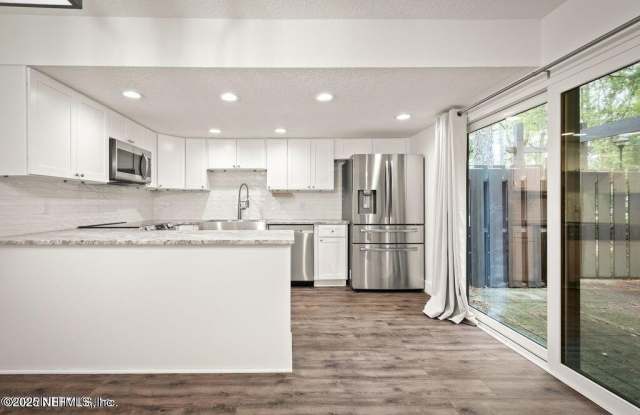 10462 BIG TREE Circle E Gallery 2