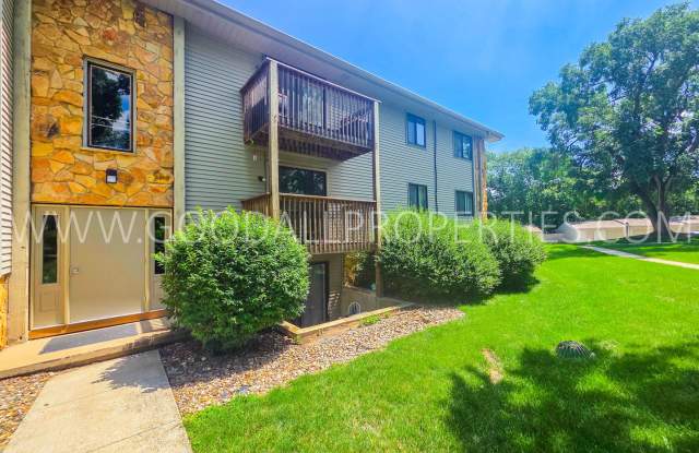Summer Leasing Special: Lease this home for $995/month 2 Bed, 2 Bath Condo with Pool Access in Clive photos photos