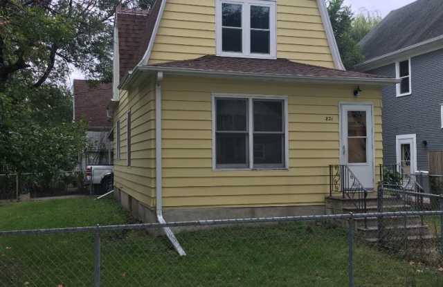 821 2 St N Gallery 4