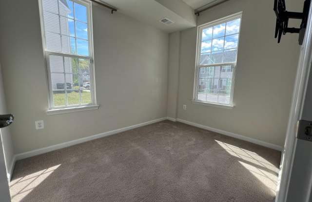 526 RIVER CREST Way Gallery 3