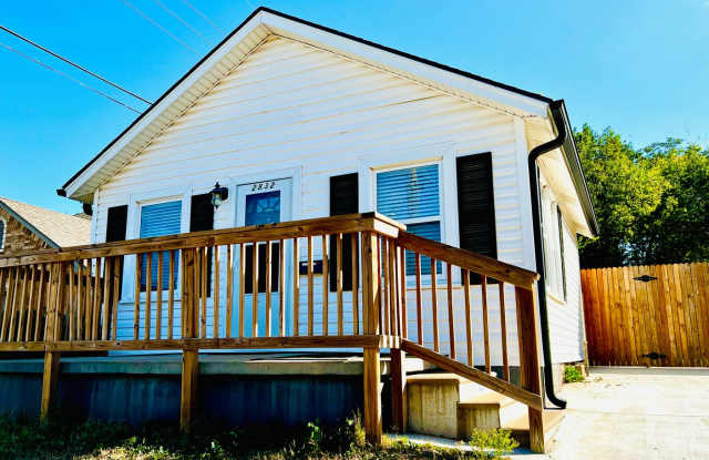 Updated Studio Home in Lyons Park Neighborhood!! photos photos