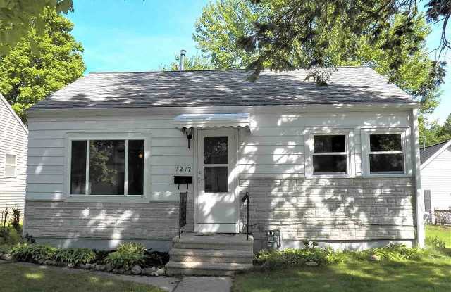 1217 South Norwood Avenue - 1217 South Norwood Avenue, Green Bay, WI 54304