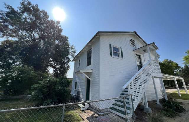 110 W Main Street - 110 West Main Street, Kirbyville, TX 75956