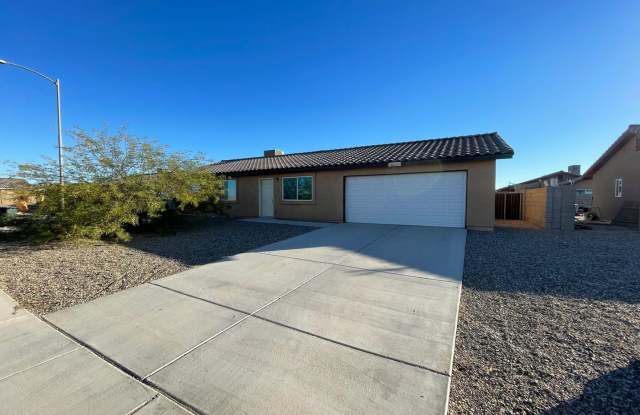 3 Bedroom Home in Trail Estates! AVAILABLE NOW - 3611 South Hinckley Drive, Yuma, AZ 85365