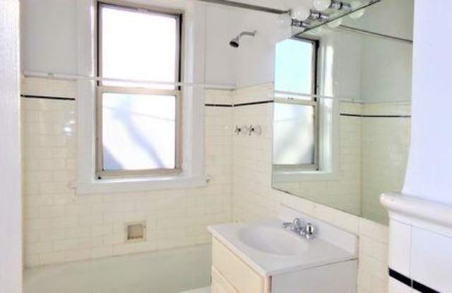 1039 West North Shore Gallery 3