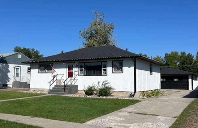 Fully Furnished 4 Bed, 2 Bath Home | West End Gem | All Utilities + WiFi Included photos photos