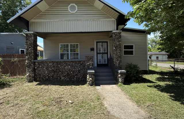 1303 Main Street Gallery 1
