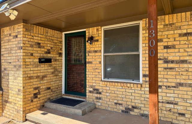 3 Bed 2 Bath Home In Ditto Heights With Solar Panels! Gallery 3