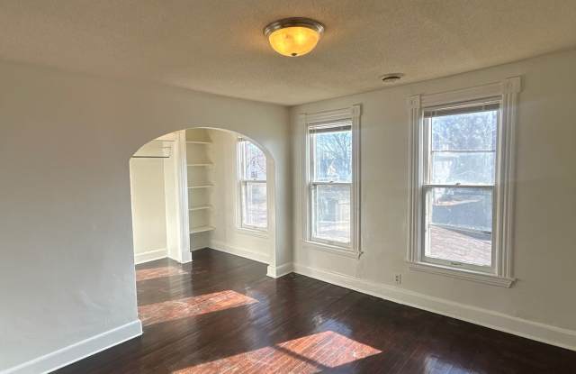 875 Burr St., 2 photos photos