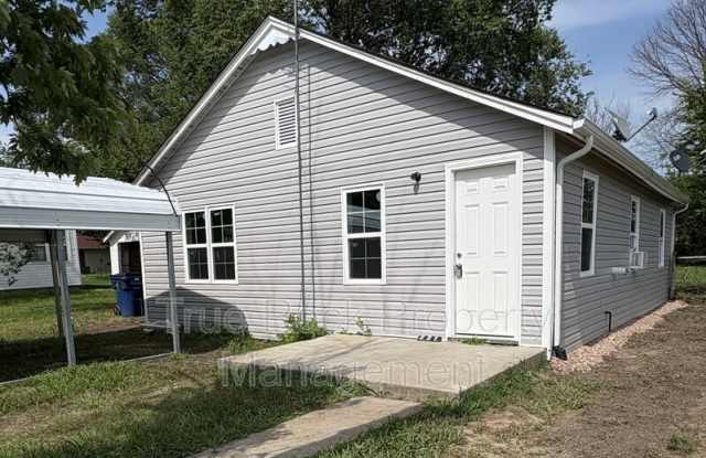 221 N Walnut photos photos