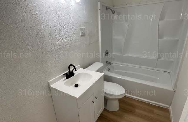 $925 - 3 bedroom/ 1 bathroom - Single Family Home Gallery 4