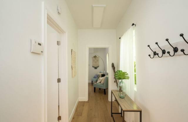 7 THOMPSON Lane Gallery 2