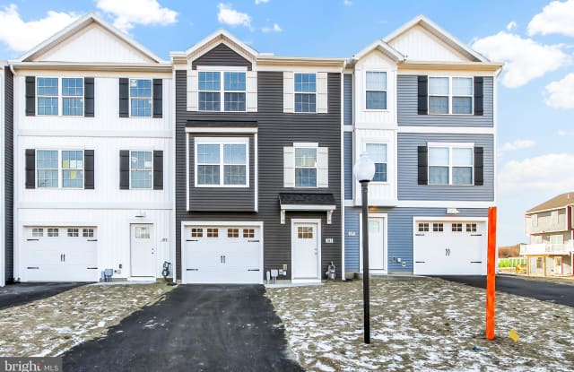 246 CADBURRY DRIVE - 246 Cadbury Dr, York County, PA 17356
