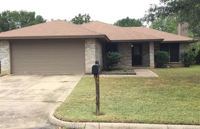2700 Green Ridge Street - 2700 Green Ridge Street, Fort Worth, TX 76133