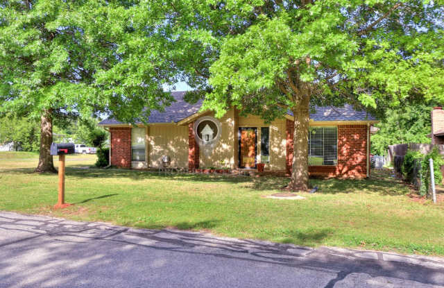Charming 2-Bedroom, 2-Bath Home on a Spacious Corner Lot in Midwest City! Gallery 3