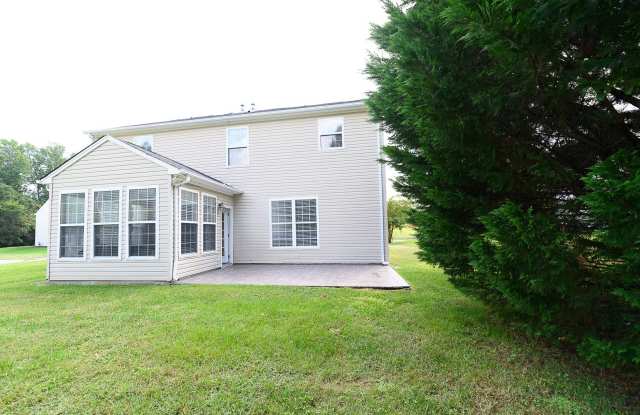Spacious 4 bedroom and 2.5 Bath Home in Gramercy Park SE Greensboro with 2 car garage Gallery 4