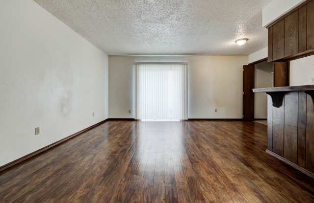 1315 Glen Oaks Court - 4 Gallery 4