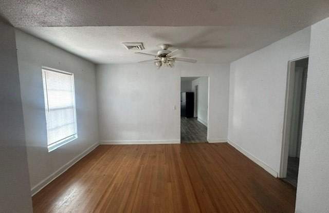 1322 N Lincoln Ave Gallery 3