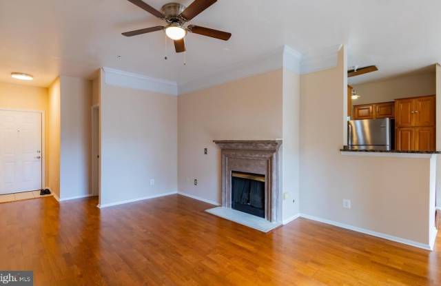 1600 SPRING GATE Drive Gallery 3