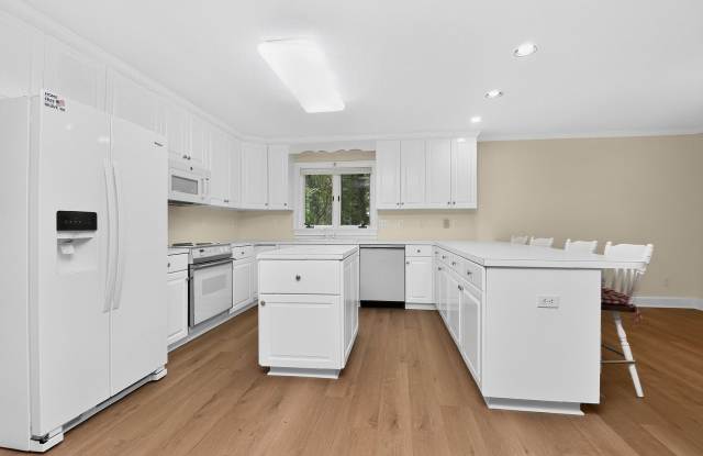 151 Seagrove Lane Waterfront full finished basement Gallery 4