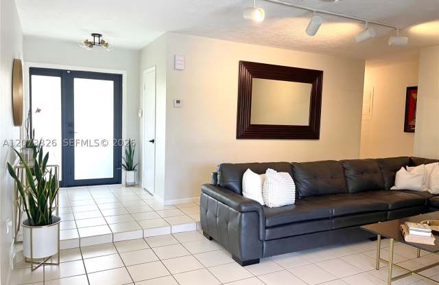 8522 SW 148th Ter Gallery 4