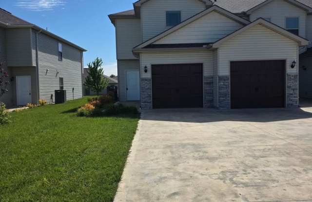 Coming Soon - Spacious 3 Bedroom Townhome with Garage photos photos