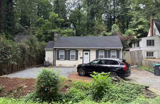 Charming cottage walkable to Grounds. - 140 Valley Road, Charlottesville, VA 22903