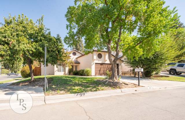 North Fresno Home in CUSD, 3BR/2BA, Beautiful Updates - Lots of Amenities! - 966 East Edgemont Drive, Fresno, CA 93720