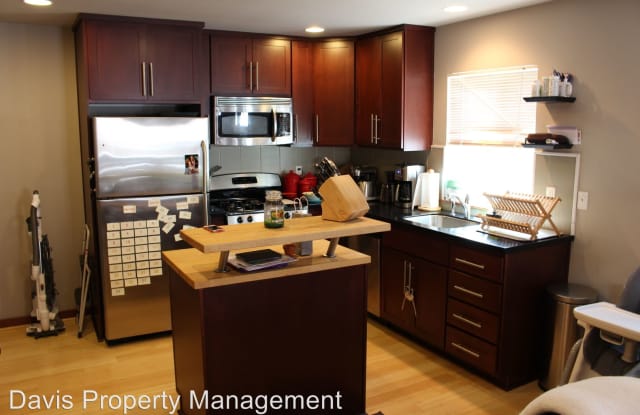 670 NE 40th ST - 670 Northeast 40th Street, Seattle, WA 98105