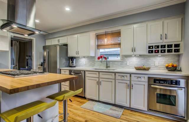 8914 Livenshire Drive Gallery 4