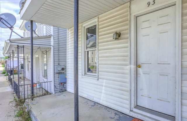 Charming 3 Bedroom with Open Living Area  Shared Porch! photos photos