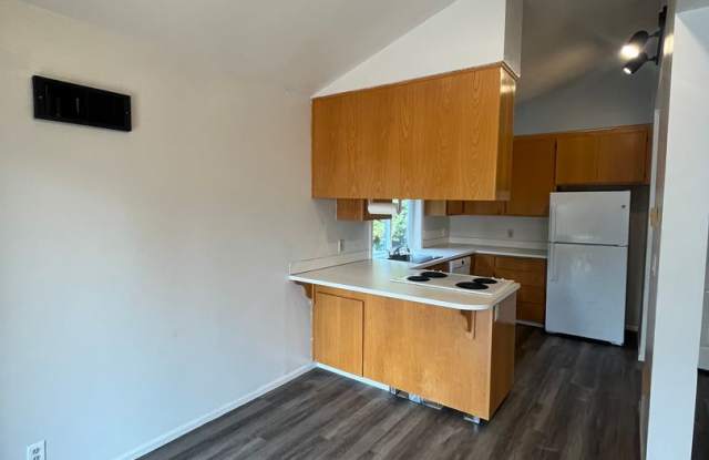 2-Bedroom 1 1/2-Bathroom Duplex in Thurston Gallery 4