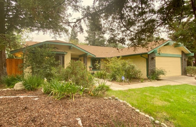 675 E Quincy Ave - 675 East Quincy Avenue, Fresno, CA 93720