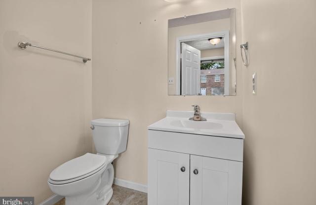 7988 TYSON OAKS Circle Gallery 3
