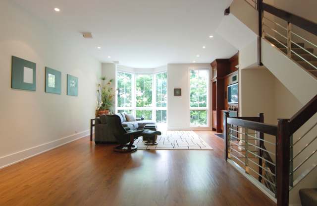 436 East North Water Street #E Gallery 2