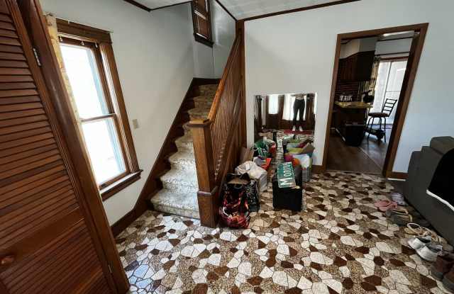 Must-See 4 BR/1.5 BA off-campus home Gallery 3