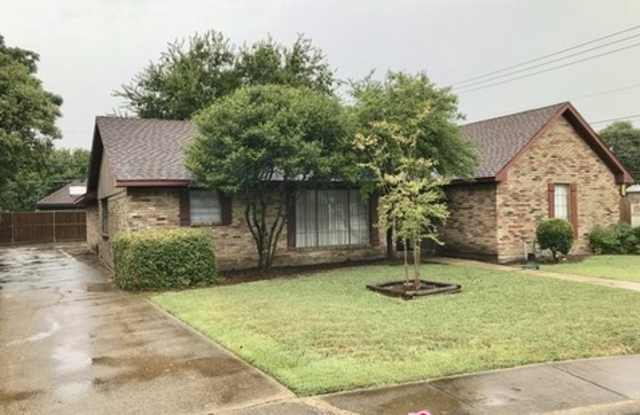 1003 Woodland Way Gallery 2