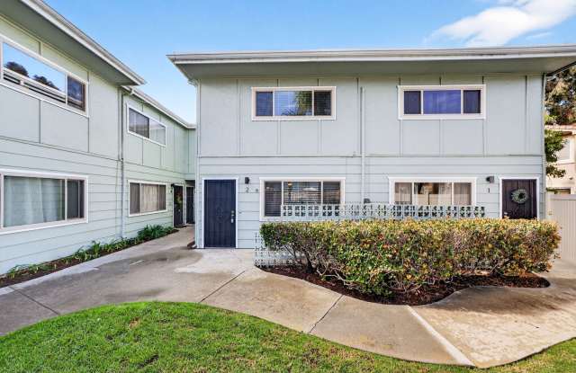 Spacious 3 Bedroom 1.5 Bath Townhome with Brand New A/C  Appliances - 4231 Lowell Street, La Mesa, CA 91941