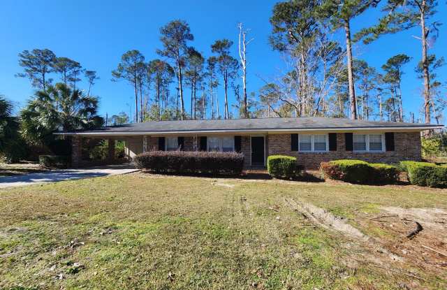 Spacious 3-Bedroom Brick Home with Two Living Areas  Fenced Backyard! - 2502 Berkley Drive, Valdosta, GA 31602