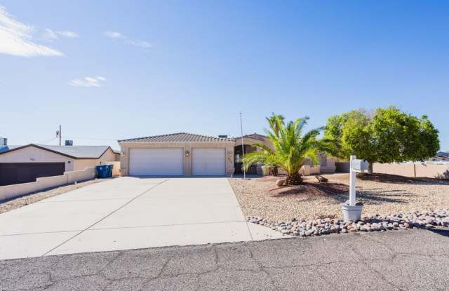 Private Desert Retreat! Vacation Home w/ a Pool & 3 Car Garage Gallery 4