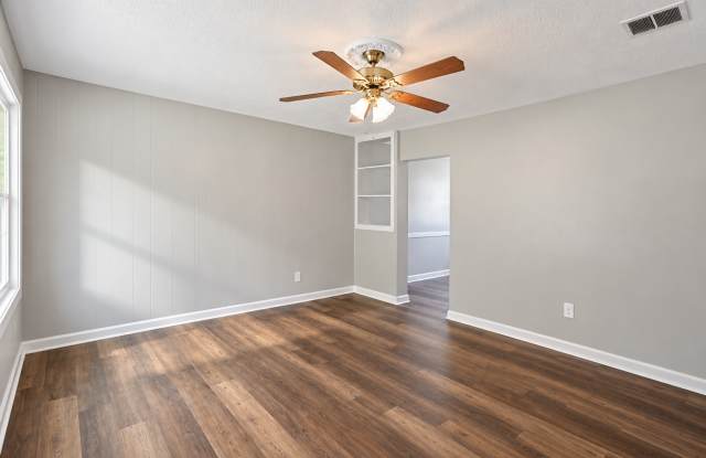 3-Bedroom Home with Large Patio Gallery 3