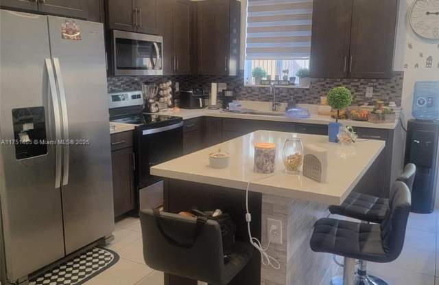 2465 SE 11th St photos photos