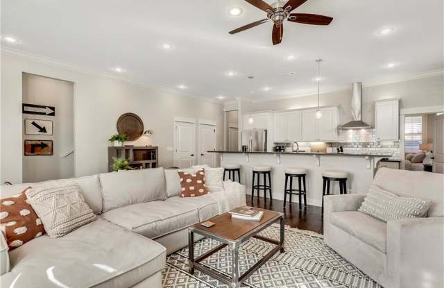 104  W Spring  ST - 104 West Spring Street, Fayetteville, AR 72701