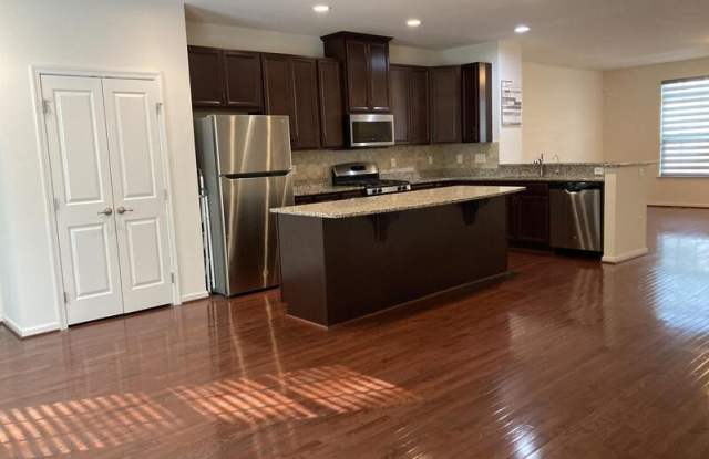 227 West General Grey Court Gallery 3