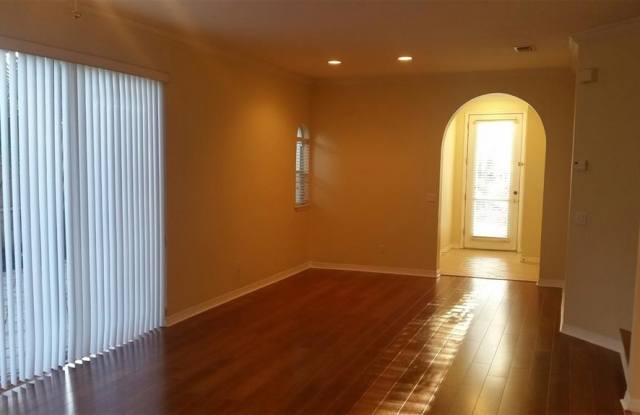 412 S WESTLAND AVENUE Gallery 4