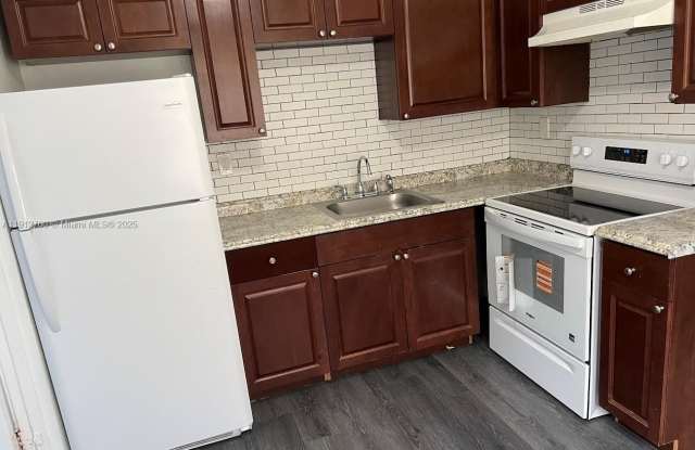 5725 Grant St photos photos