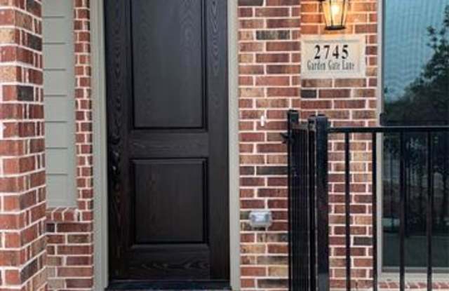 2745 Garden Gate Lane Gallery 3