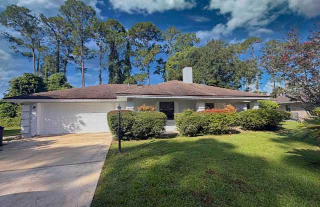 Spacious 3-bedroom, 2-bathroom home with a large sunroom and plenty of living space photos photos