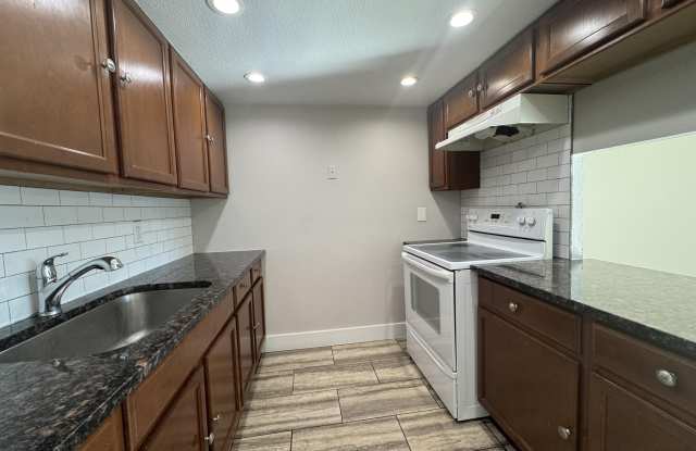 6814 N 35TH Avenue unit: D photos photos