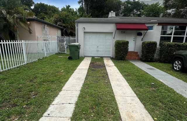 711 SW 39th Ave photos photos